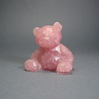 Фигурка "Медвежонок" из розового кварца и эпоксидной смолы 6.5*5.5 см