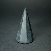 Пирамида восьмигранная неполированная из шунгита высокая 30-35 мм