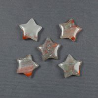 Звезда 25х25 мм из яшмы серо-красной
