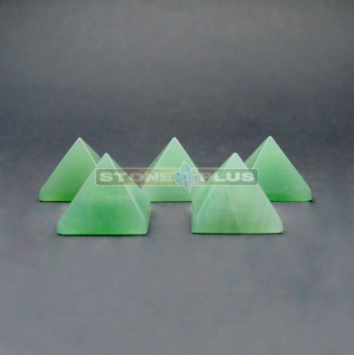 Пирамида из авантюрина зеленого 30х30 мм