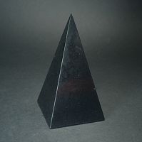 Пирамида из шунгита высокая 7 см