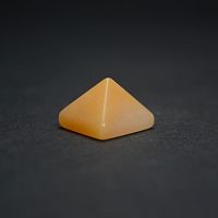 Пирамида 4 стороны мини из агата жёлтого