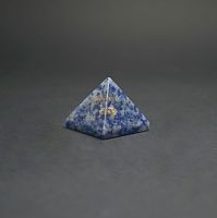Пирамида из лазурита 30х30 мм