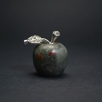 Яблоко из яшмы серой 25х30 мм