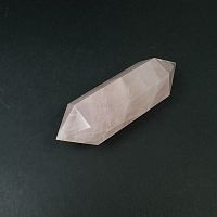 Кристалл розовый кварц двусторонний 60-69 гр.