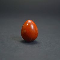 Яйцо из яшмы красной