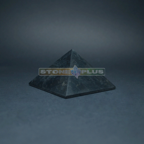 Пирамида полированная из шунгита 8 см