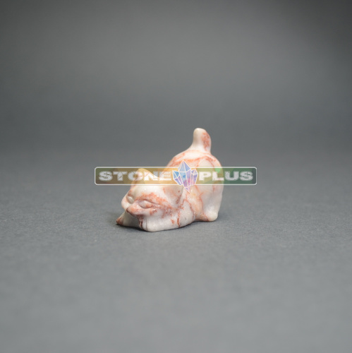 Фигурка Кошка играет 30 мм из родохрозита