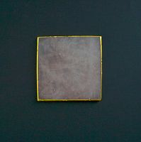 Срез (подставка) из розового кварца с золотым кантом (квадрат)