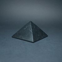 Пирамида полированная из шунгита 7 см