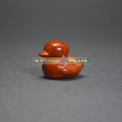 Фигурка Утка  25 мм из яшмы красной