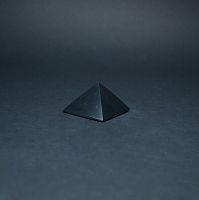 Пирамида полированная из шунгита 32- 39 мм