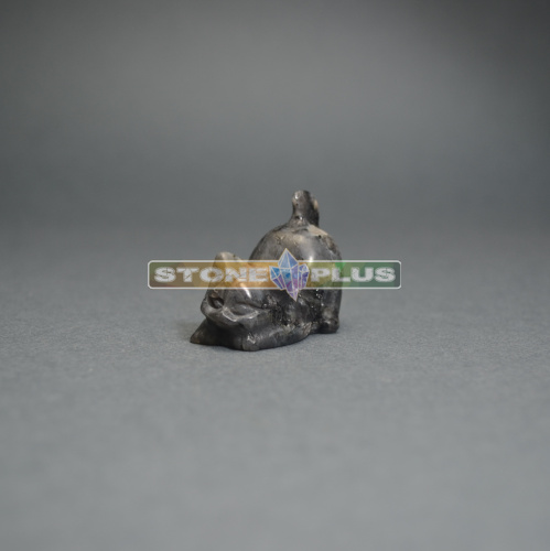 Фигурка Кошка играет 30 мм из лаврикита