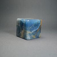 Куб из карибского кальцита 584 гр