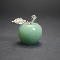 Яблоко из авантюрина зелёного 25х30 мм