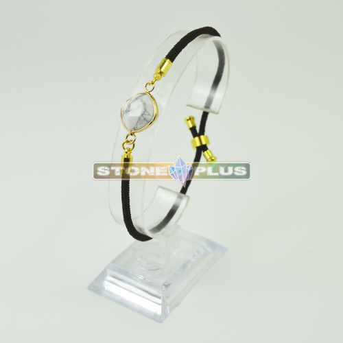 Браслет Квадрат на шнурке с камнем Говлит Белый