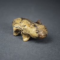 Фигурка "Аксолотль" из яшмы пейзажной