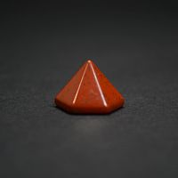 Пирамида 6 сторон мини из яшмы красной
