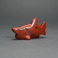 Фигурка Акула 50 мм из яшмы красной