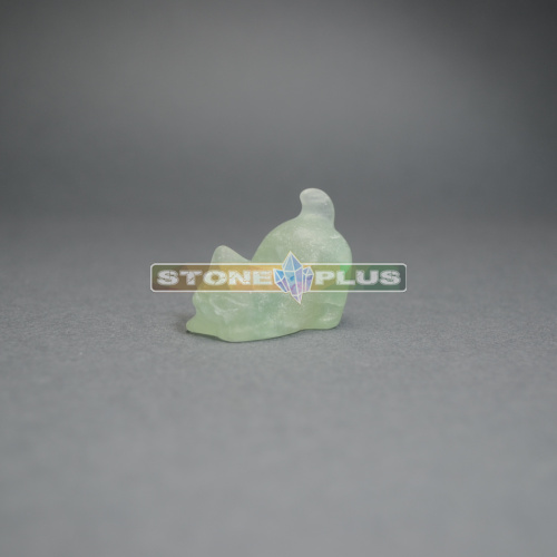 Фигурка Кошка играет 30 мм из флюорита зелёного