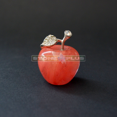 Яблоко из красного кварца 30х35 мм