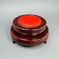 Деревянная вращающаяся подставка с бархатом малая