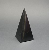 Пирамида из шунгита высокая 4 см