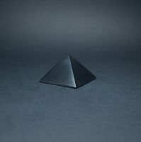 Пирамида полированная из шунгита 5 см