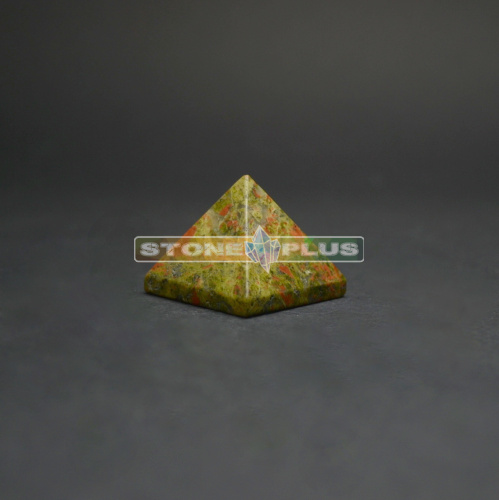 Пирамида из унакита 30х30 мм